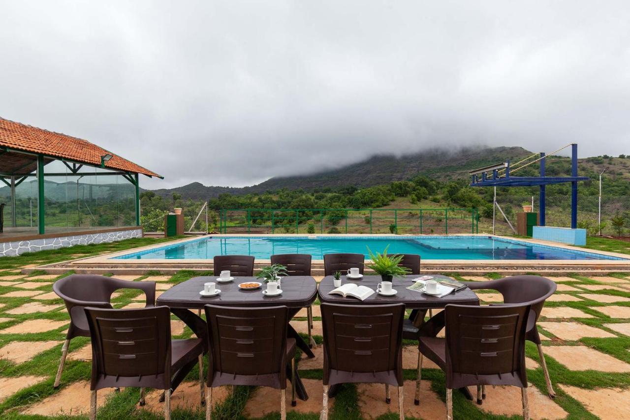 Stayvista's Ficus Farms: Mountain-View Retreat with Rustic Charm & Entertainment Igatpuri Exterior photo