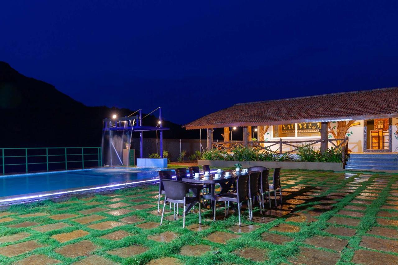 Stayvista's Ficus Farms: Mountain-View Retreat with Rustic Charm & Entertainment Igatpuri Exterior photo